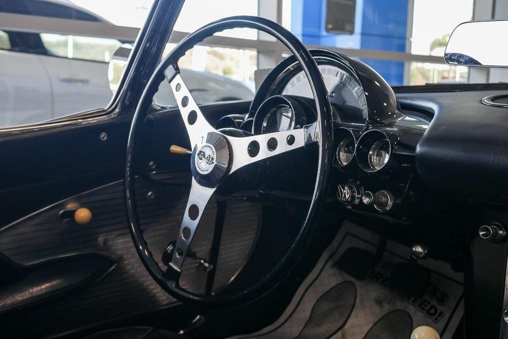 1961 Chevrolet CORVETTE STING RAY