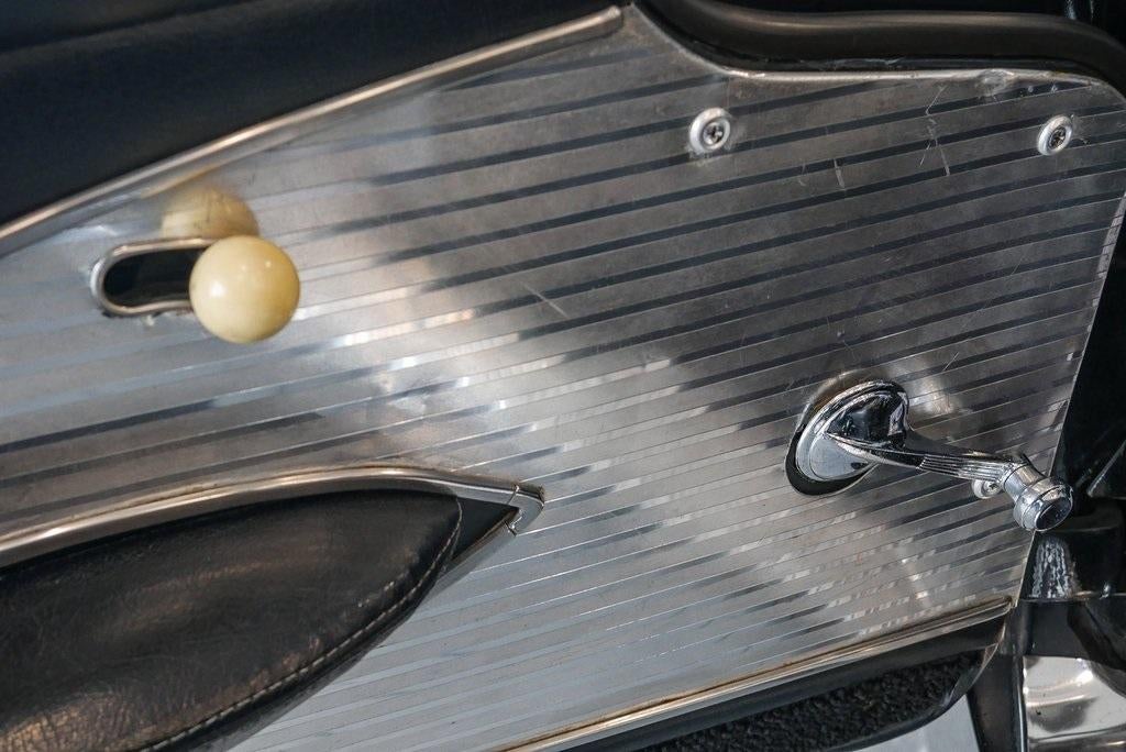 1961 Chevrolet CORVETTE STING RAY