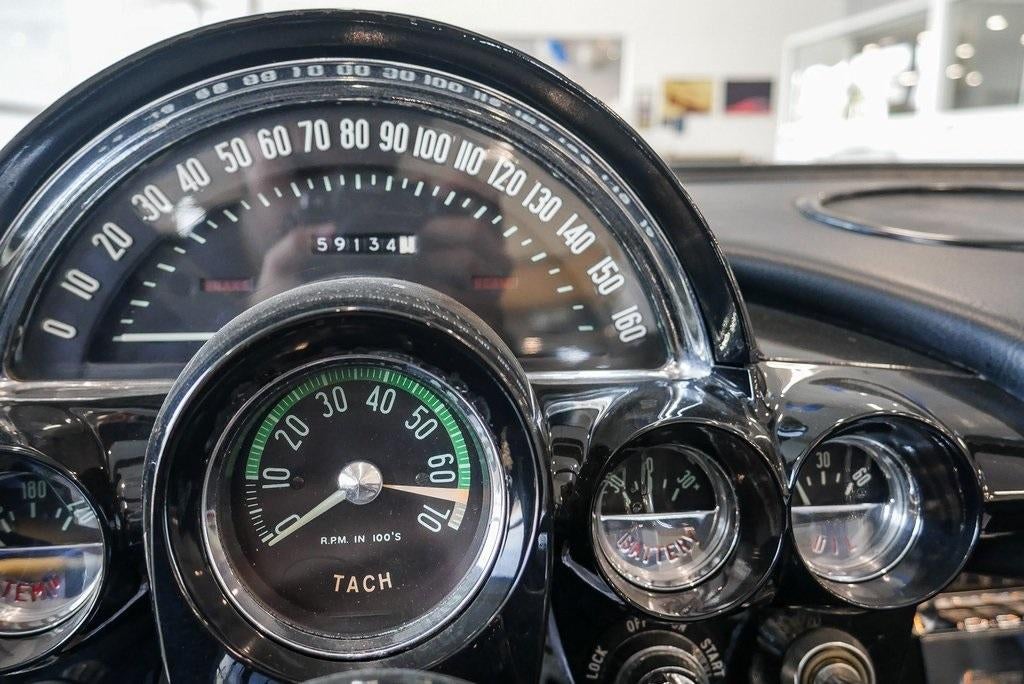 1961 Chevrolet CORVETTE STING RAY