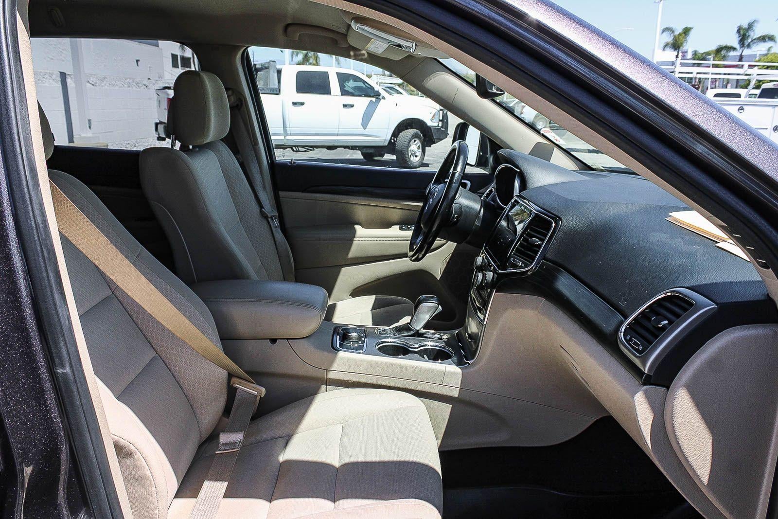 2020 Jeep Grand Cherokee Laredo E