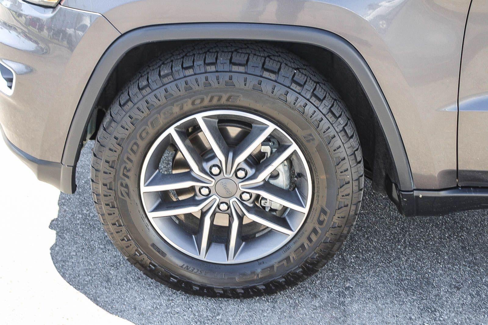 2020 Jeep Grand Cherokee Laredo E