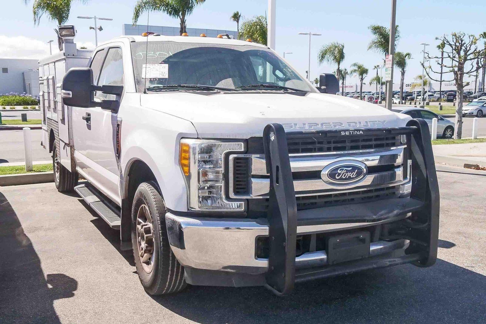 2017 Ford Super Duty F-350 SRW Lariat