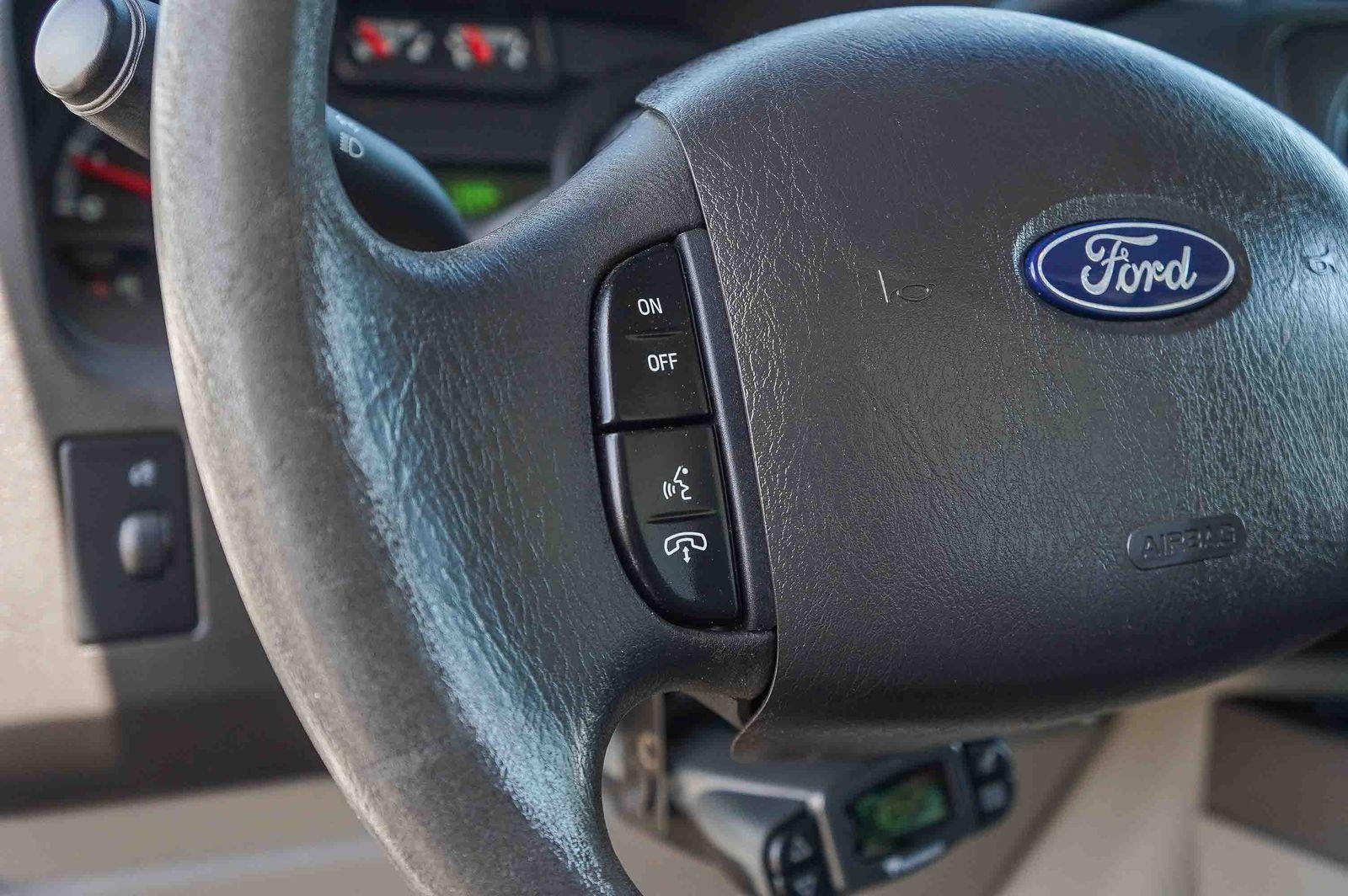 2017 Ford E-Series Cutaway Base