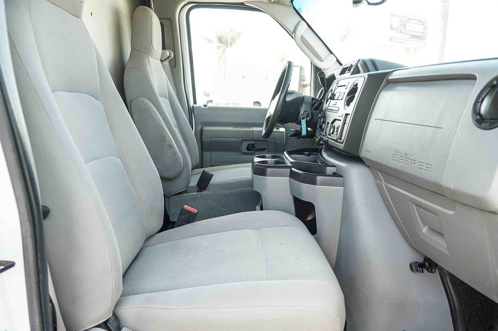 2017 Ford E-Series Cutaway Base