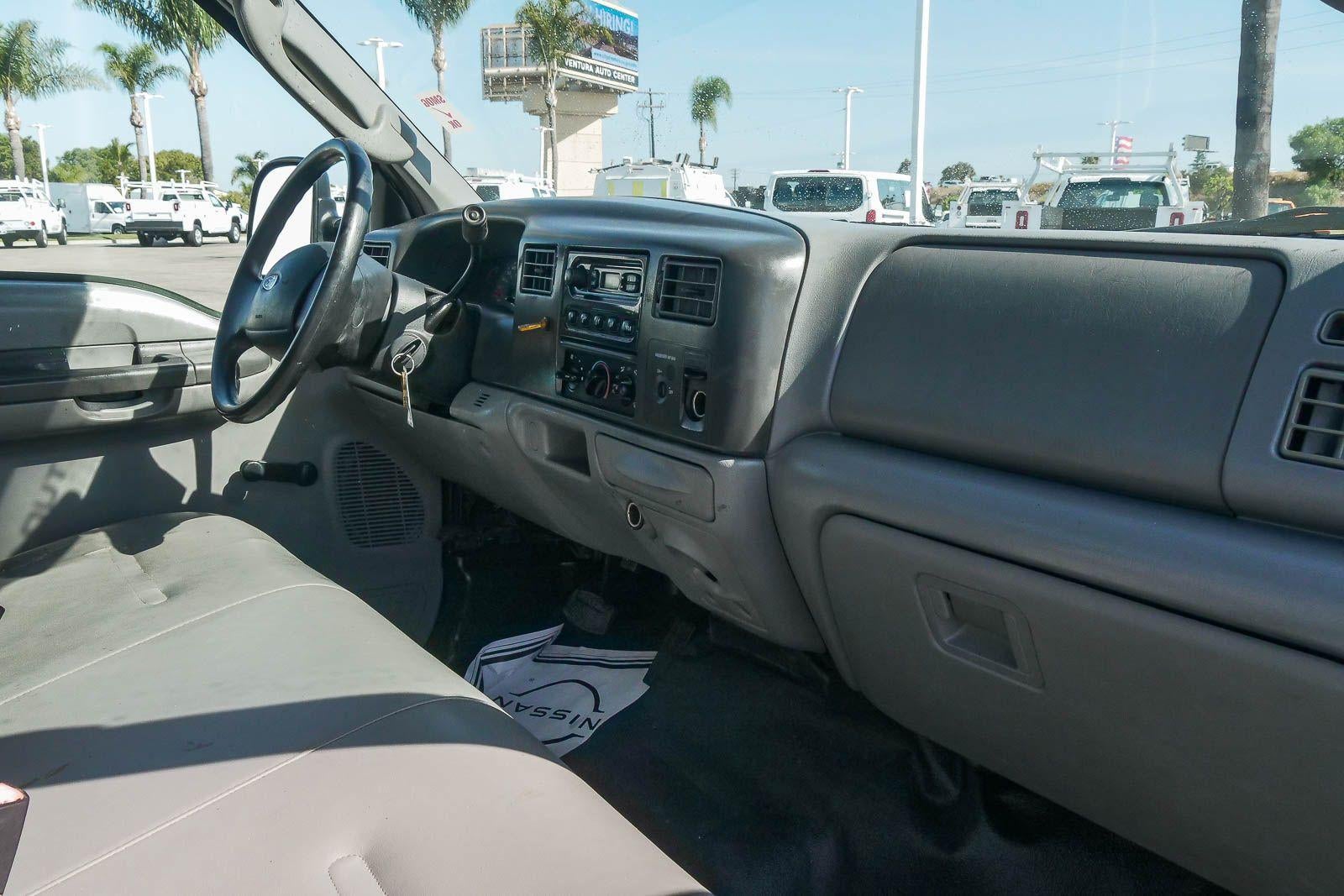 2003 Ford Super Duty F-350 DRW XL