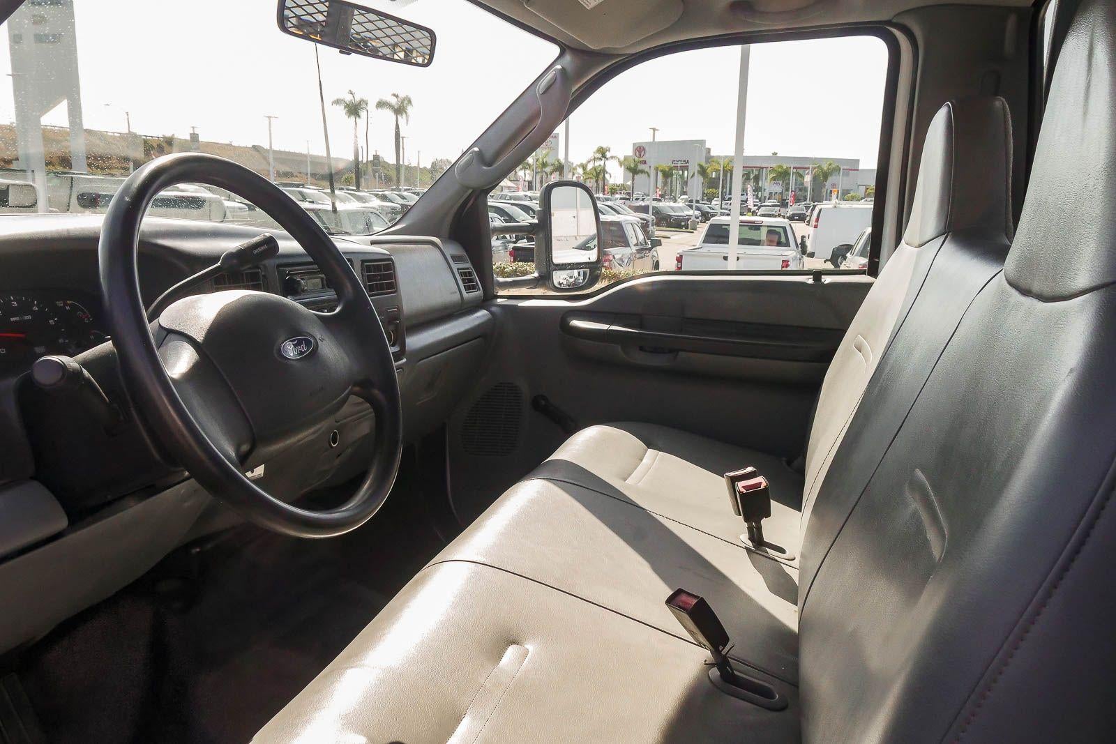 2003 Ford Super Duty F-350 DRW XL