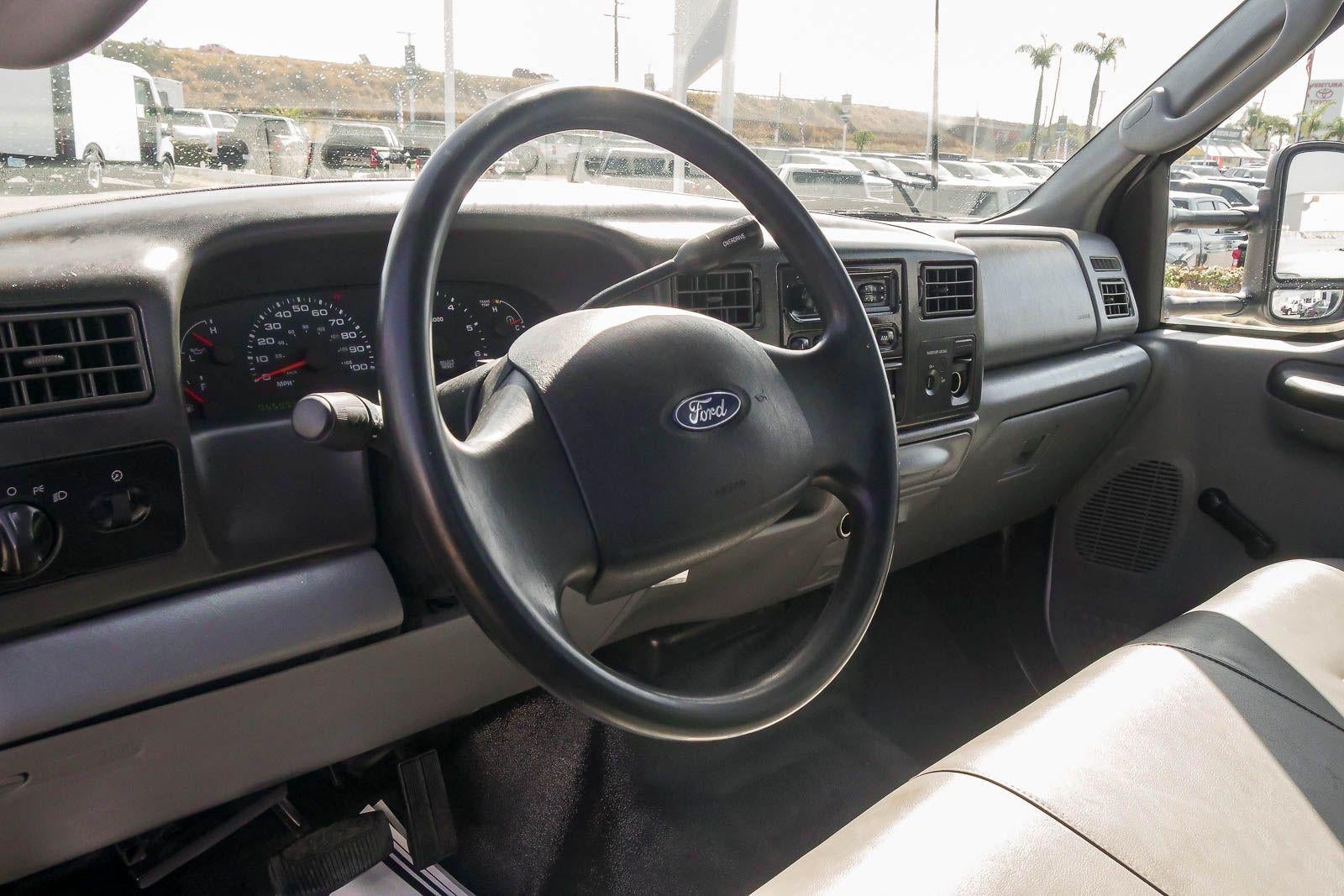 2003 Ford Super Duty F-350 DRW XL
