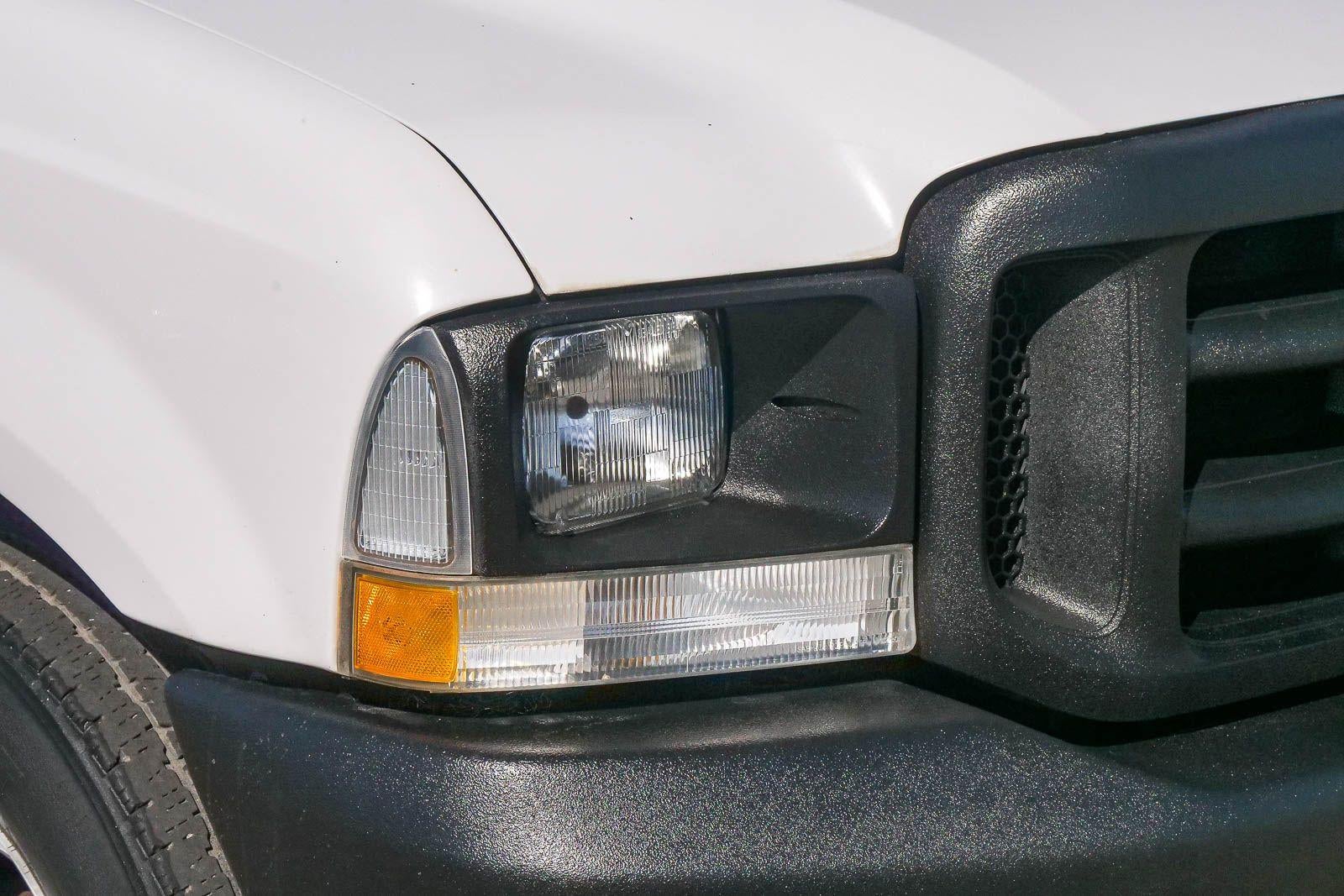 2003 Ford Super Duty F-350 DRW XL