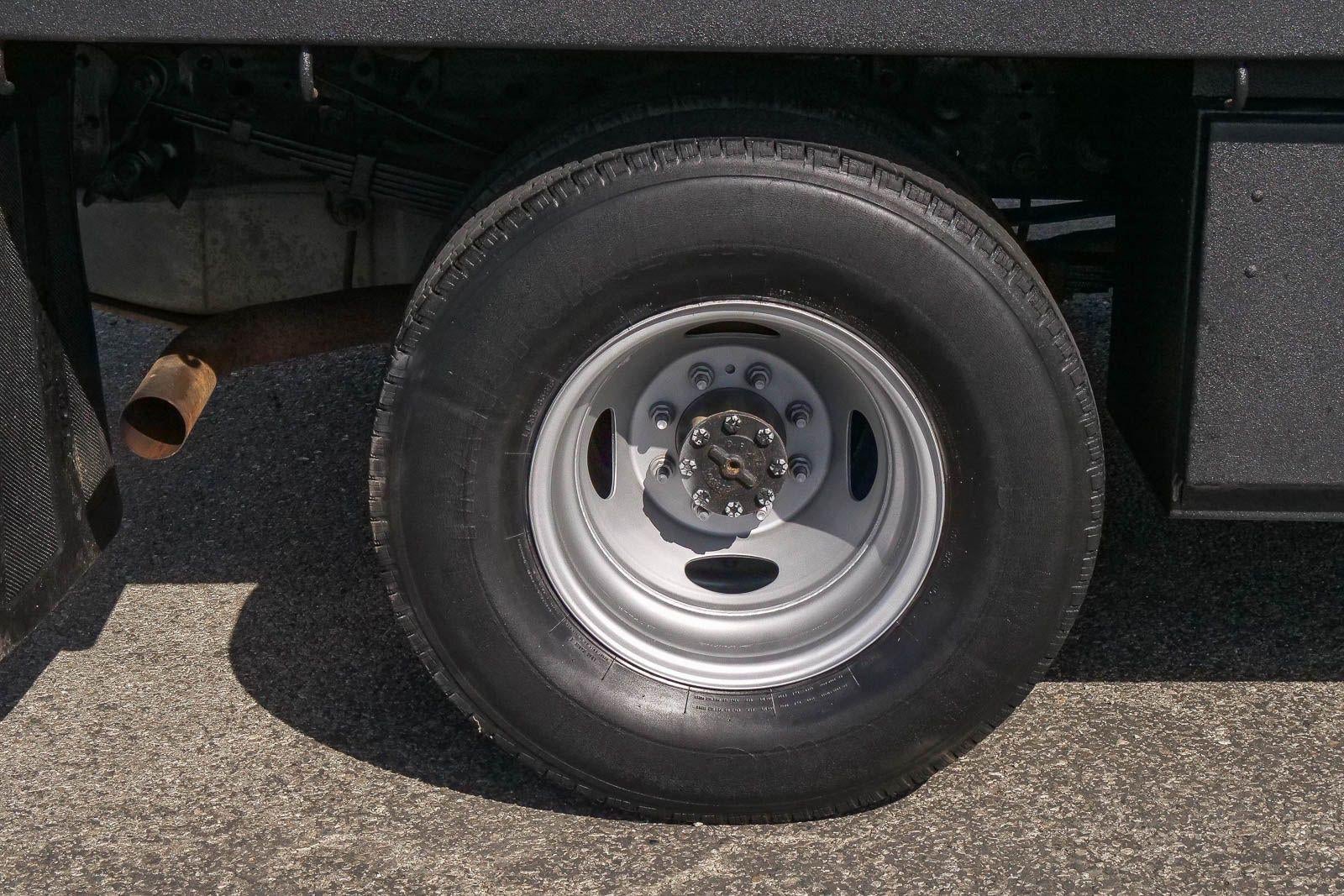 2003 Ford Super Duty F-350 DRW XL