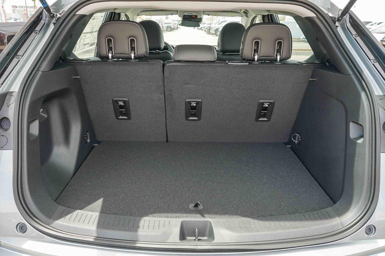 2027 Chevrolet Bolt FWD 4dr LT