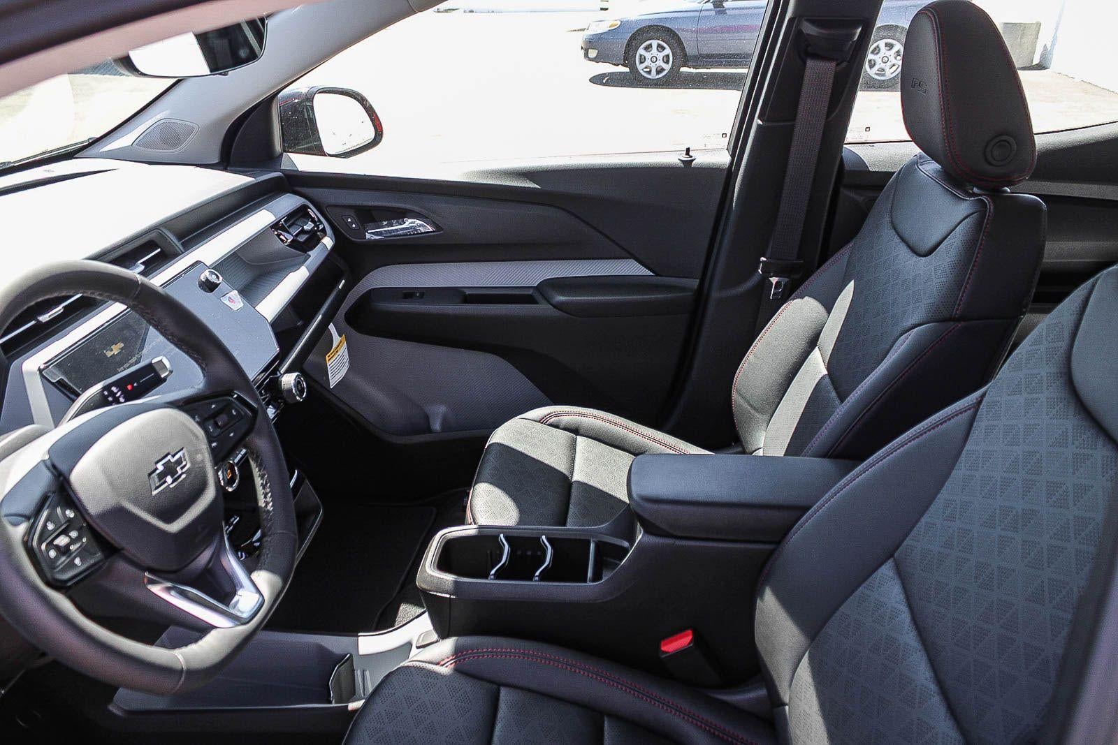 2027 Chevrolet Bolt FWD 4dr RS