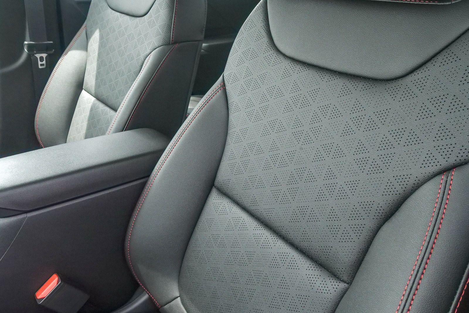 2027 Chevrolet Bolt FWD 4dr RS