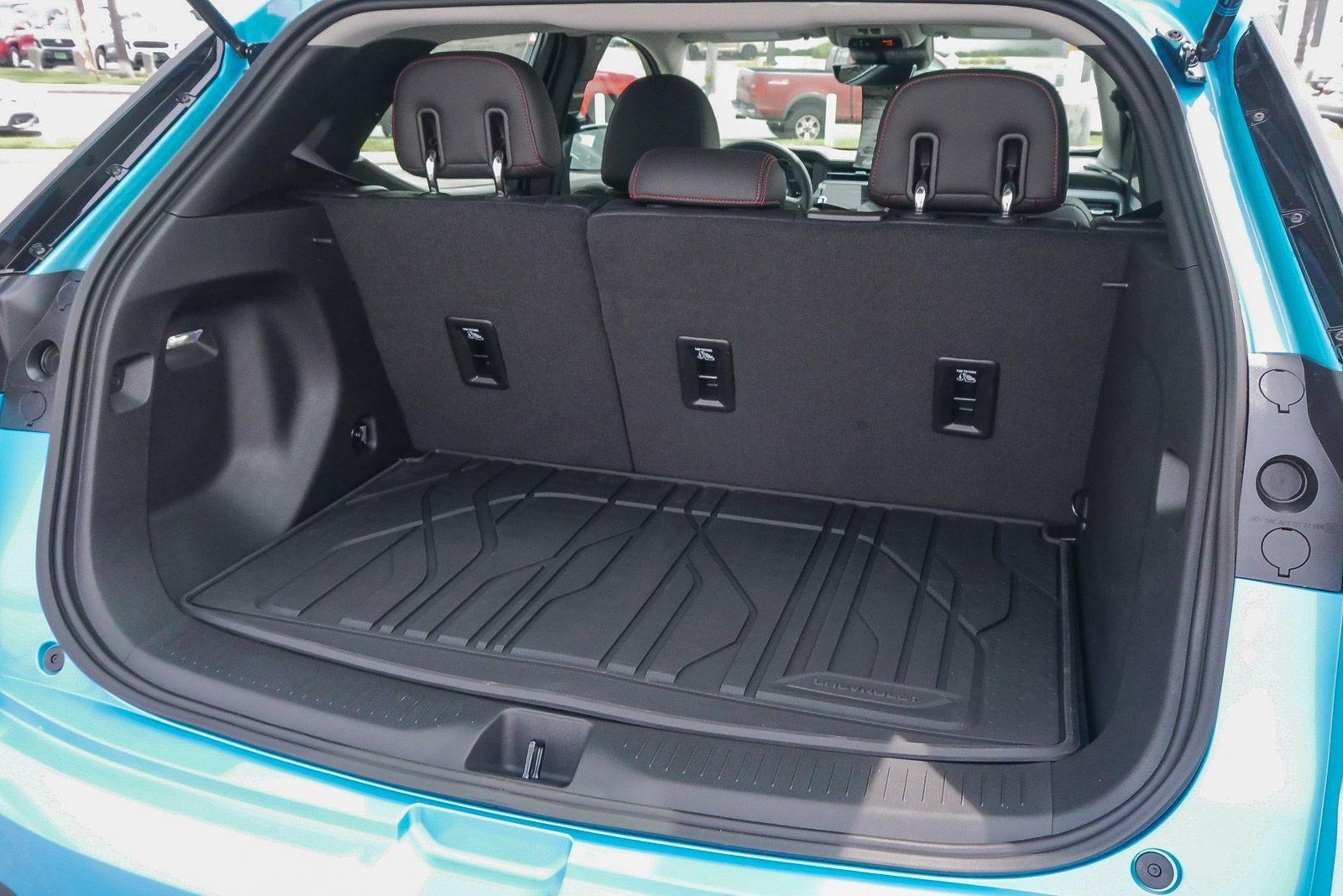 2027 Chevrolet Bolt FWD 4dr RS