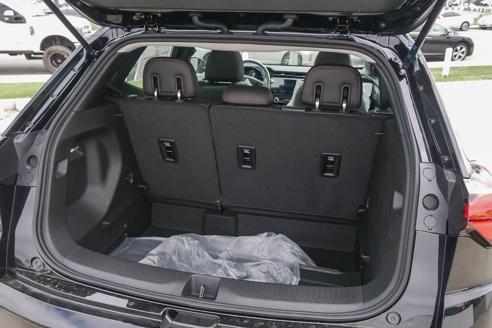 2027 Chevrolet Bolt FWD 4dr RS