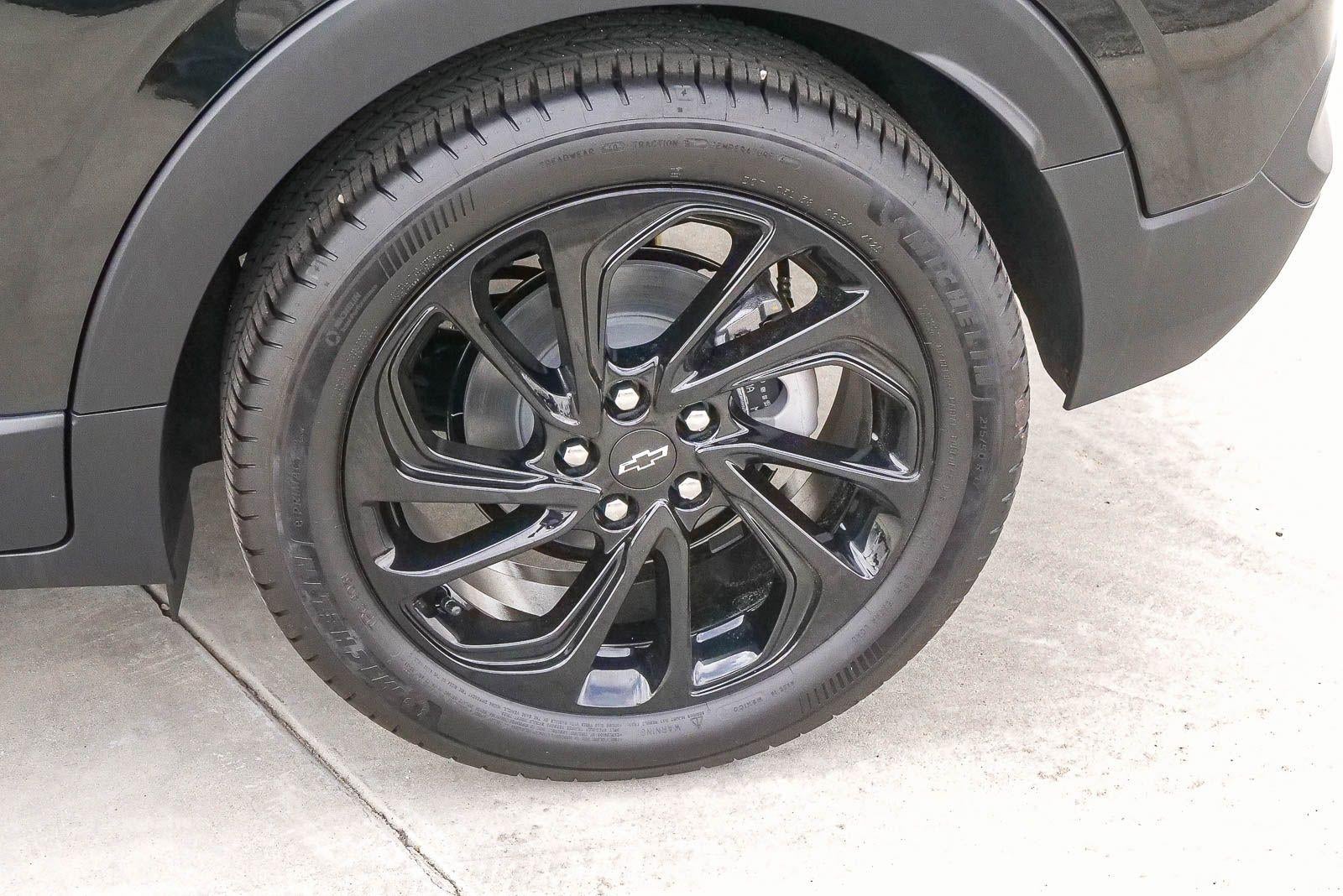 2027 Chevrolet Bolt FWD 4dr RS