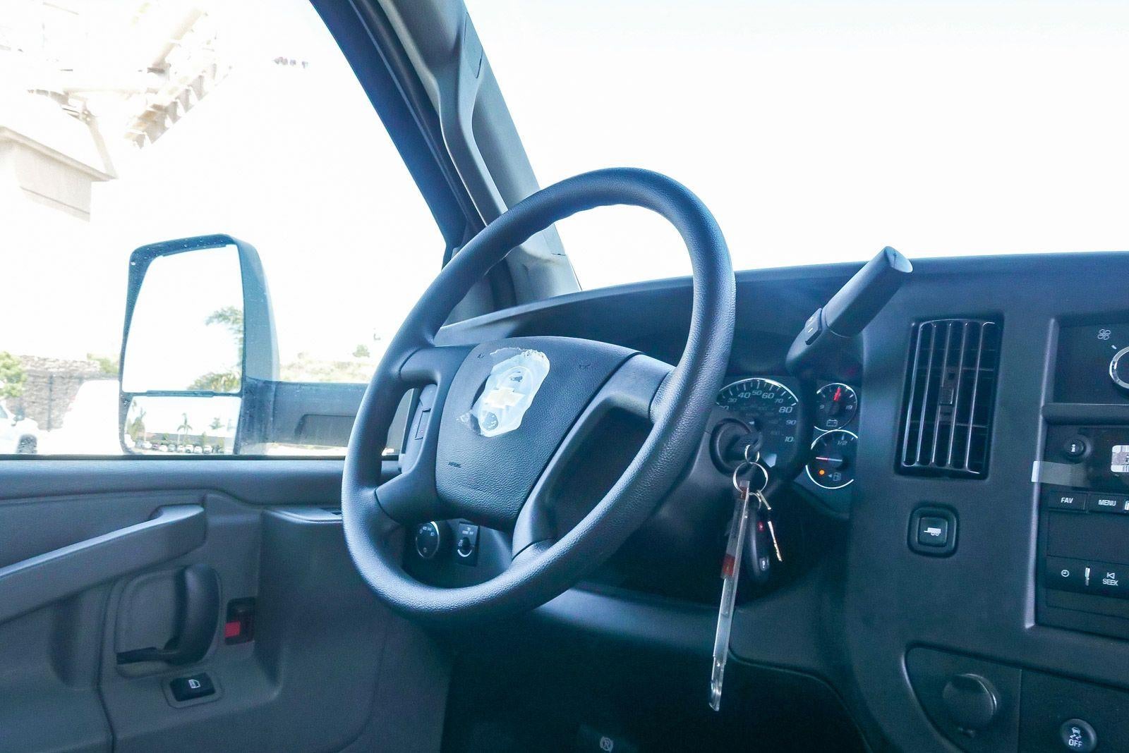 2025 Chevrolet Express Cutaway 3500 3500 Van 139"