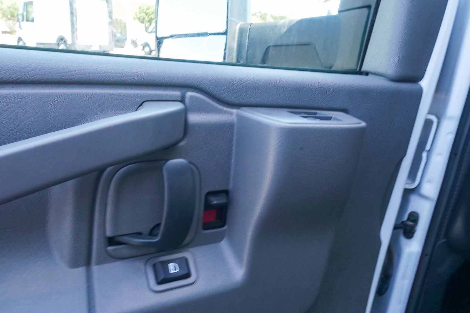 2025 Chevrolet Express Cutaway 3500 3500 Van 139"