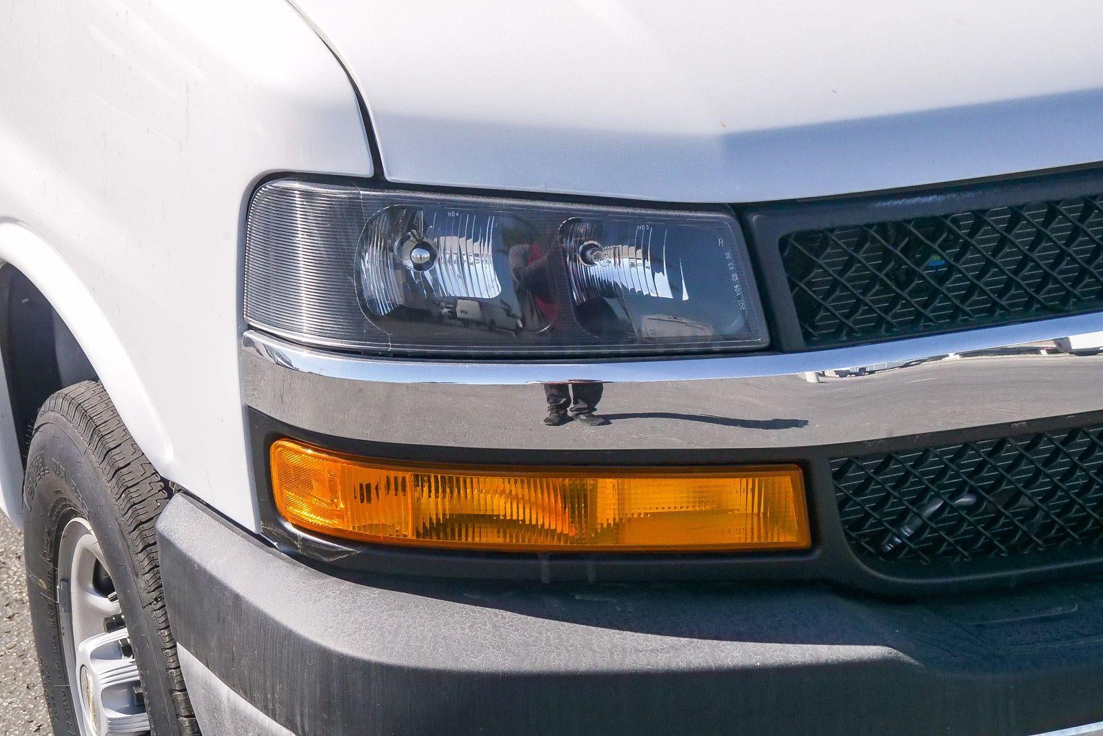 2025 Chevrolet Express Cutaway 3500 3500 Van 139"