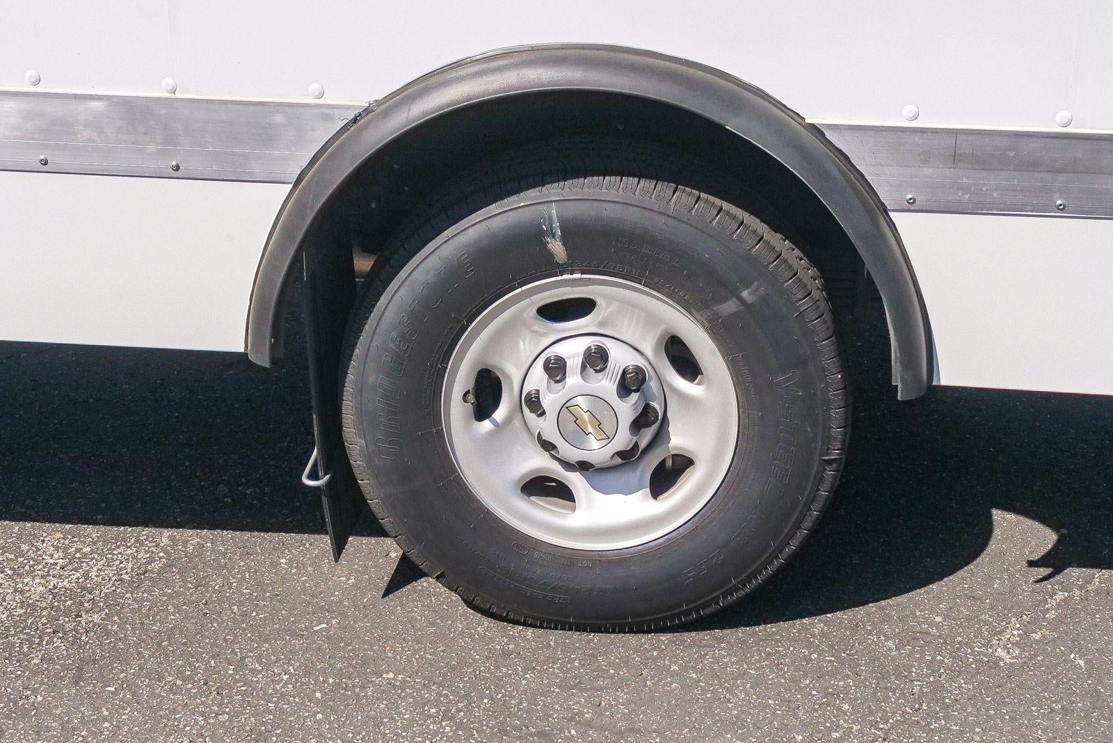 2025 Chevrolet Express Cutaway 3500 3500 Van 139"