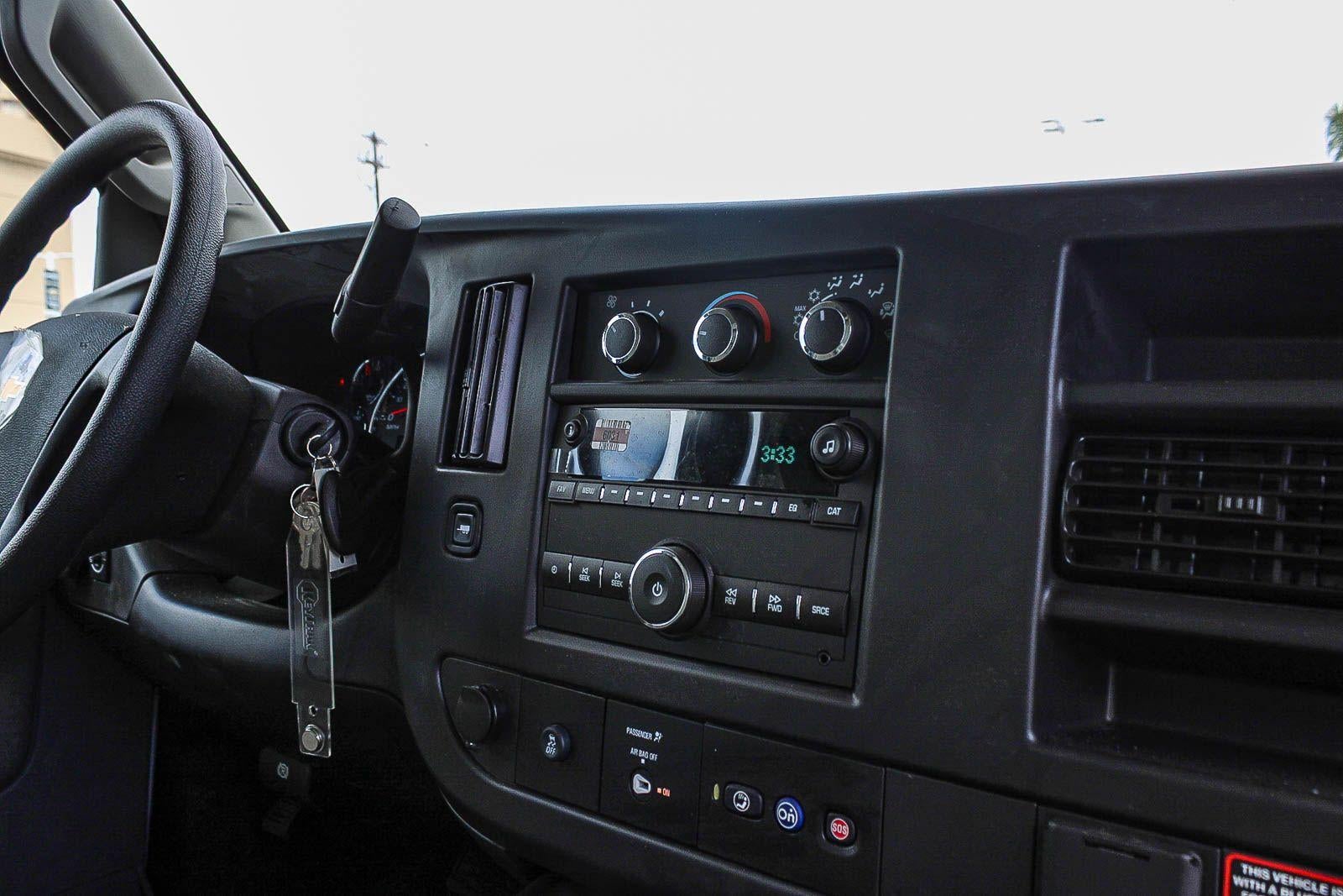 2025 Chevrolet Express Cutaway 3500 3500 Van 139"