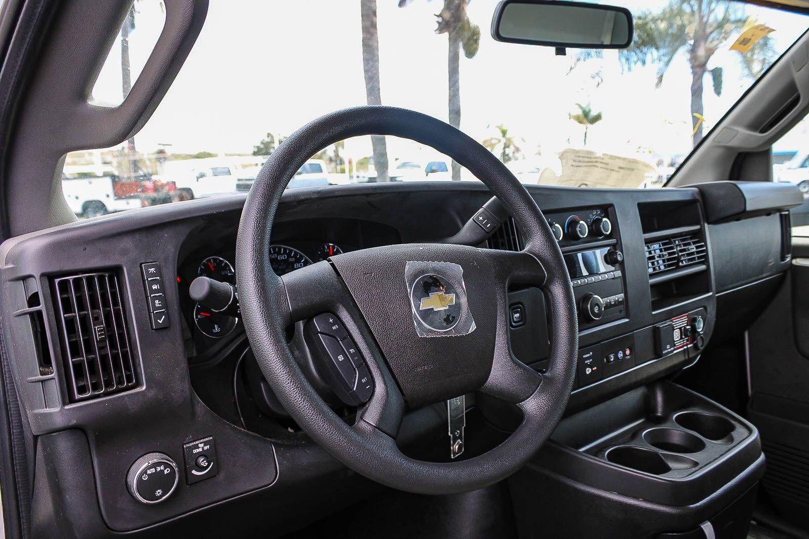 2025 Chevrolet Express Cutaway 3500 3500 Van 139"