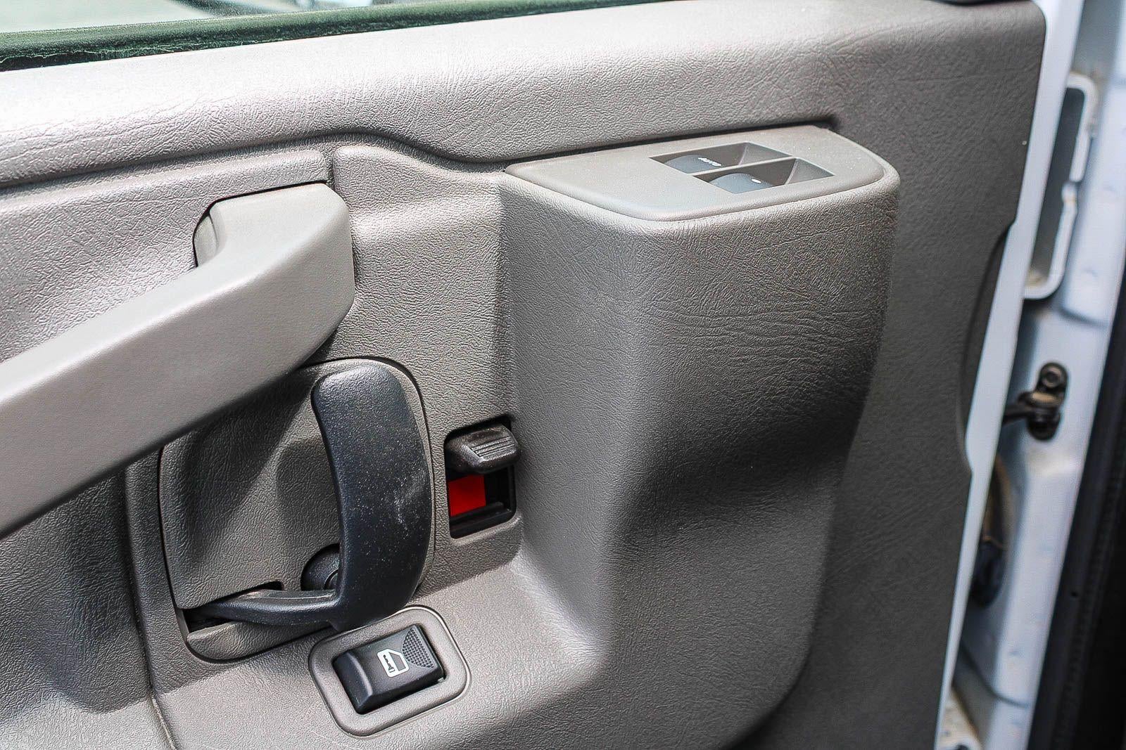 2025 Chevrolet Express Cutaway 3500 3500 Van 139"