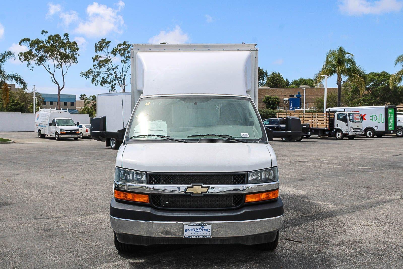 2025 Chevrolet Express Cutaway 3500 3500 Van 139"