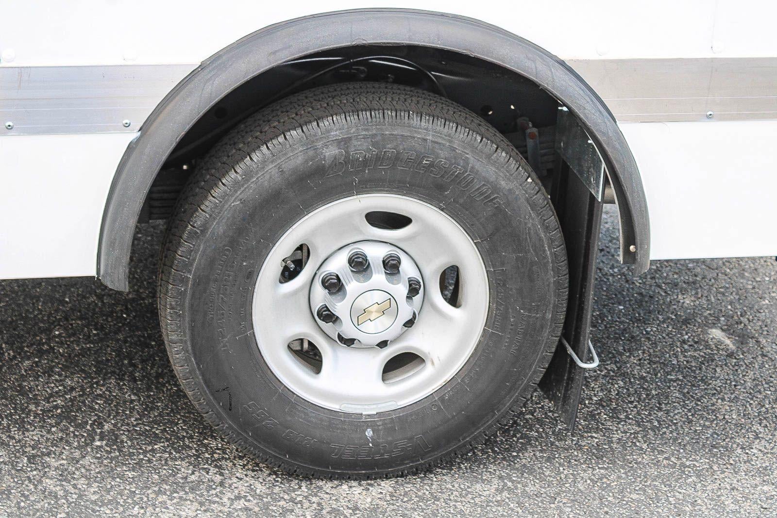 2025 Chevrolet Express Cutaway 3500 3500 Van 139"