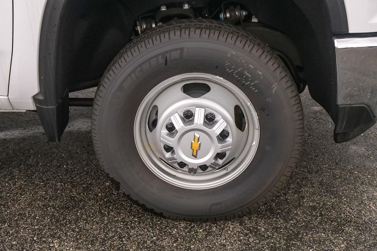 2025 Chevrolet Silverado 3500 HD Chassis Cab 2WD Crew Cab 177" WB, 60" CA Work Truck