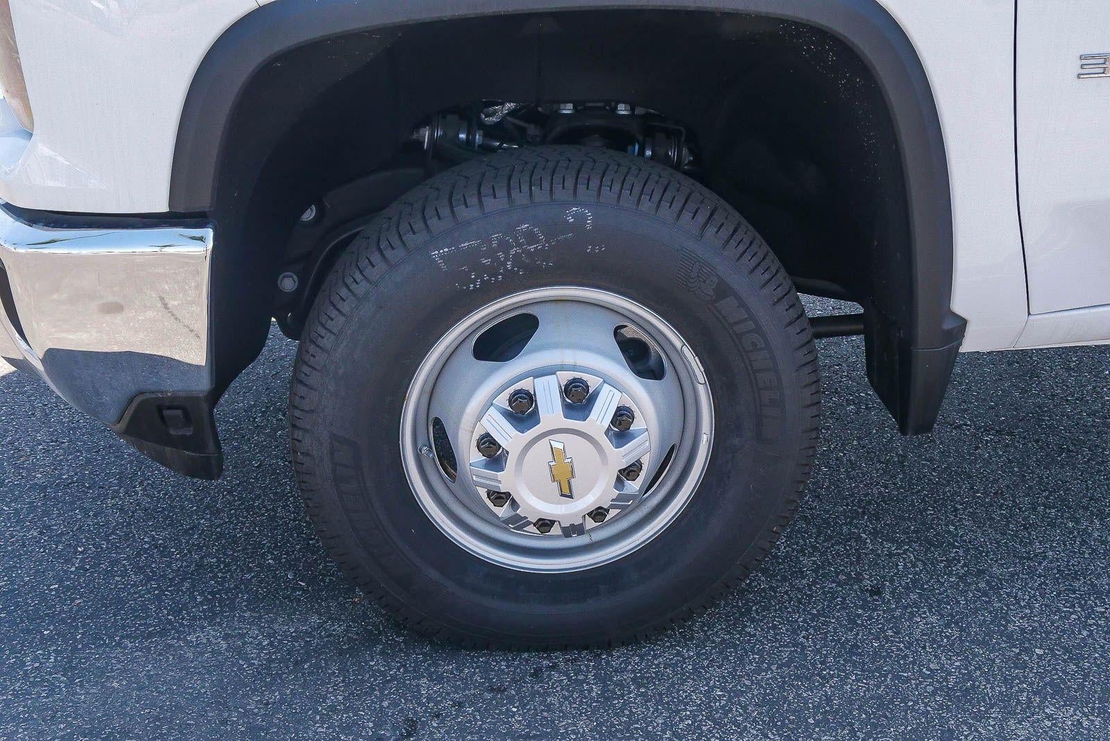 2025 Chevrolet Silverado 3500 HD Chassis Cab 2WD Crew Cab 177" WB, 60" CA Work Truck