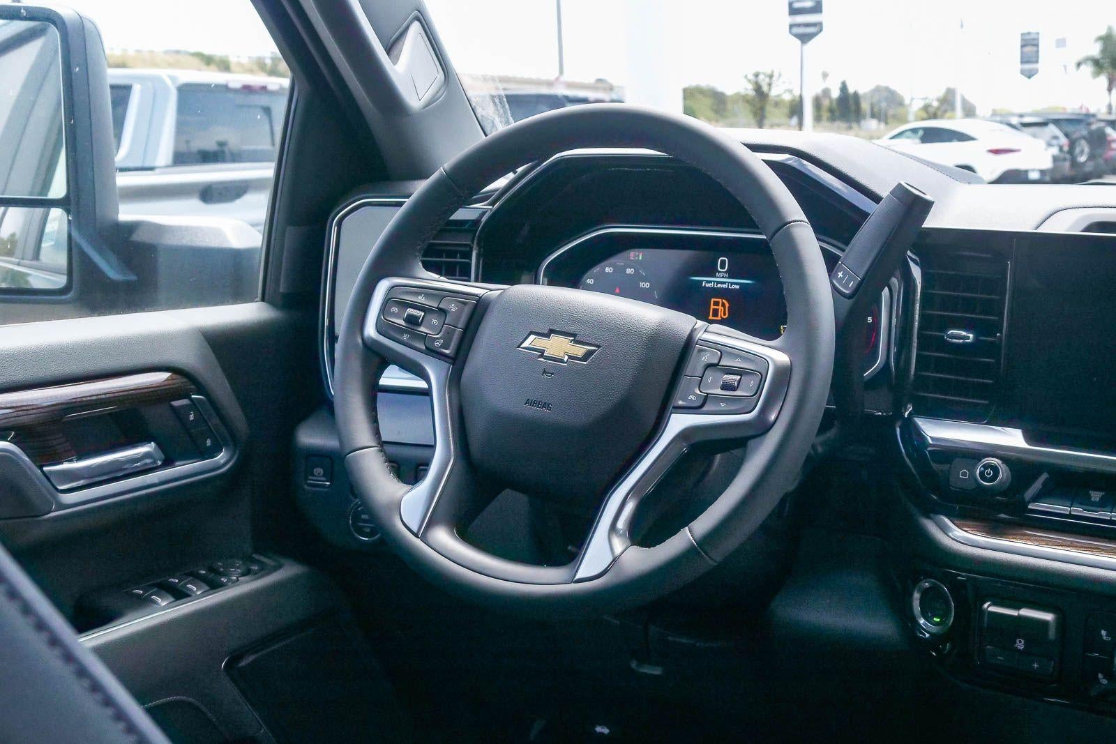 2026 Chevrolet Silverado 2500 HD Crew Cab Standard Box 4-Wheel Drive LT