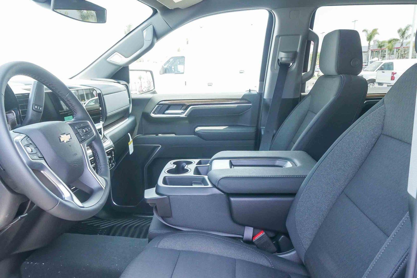 2026 Chevrolet Silverado 1500 Crew Cab Short Box 2-Wheel Drive LT