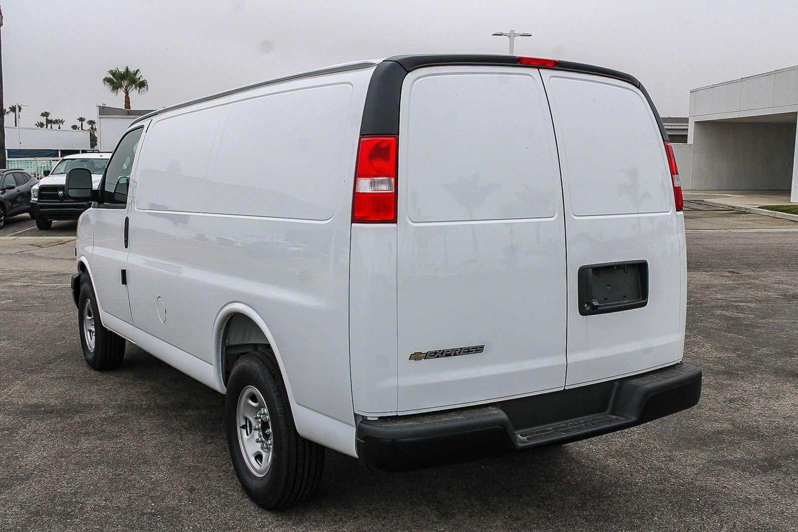 2026 Chevrolet Express Cargo 2500 Regular Wheelbase Rear-Wheel Drive