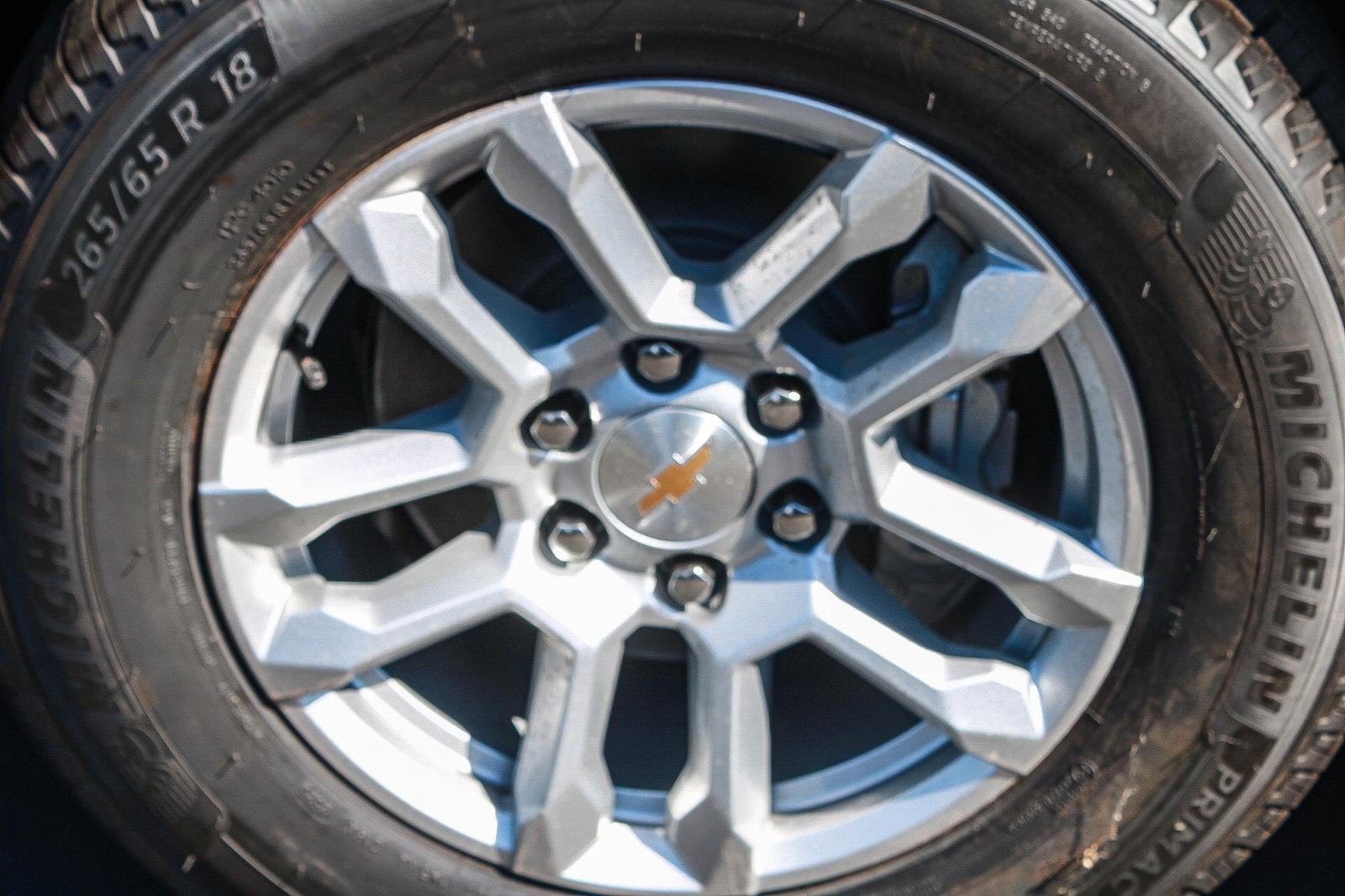 2026 Chevrolet Suburban 2WD LS