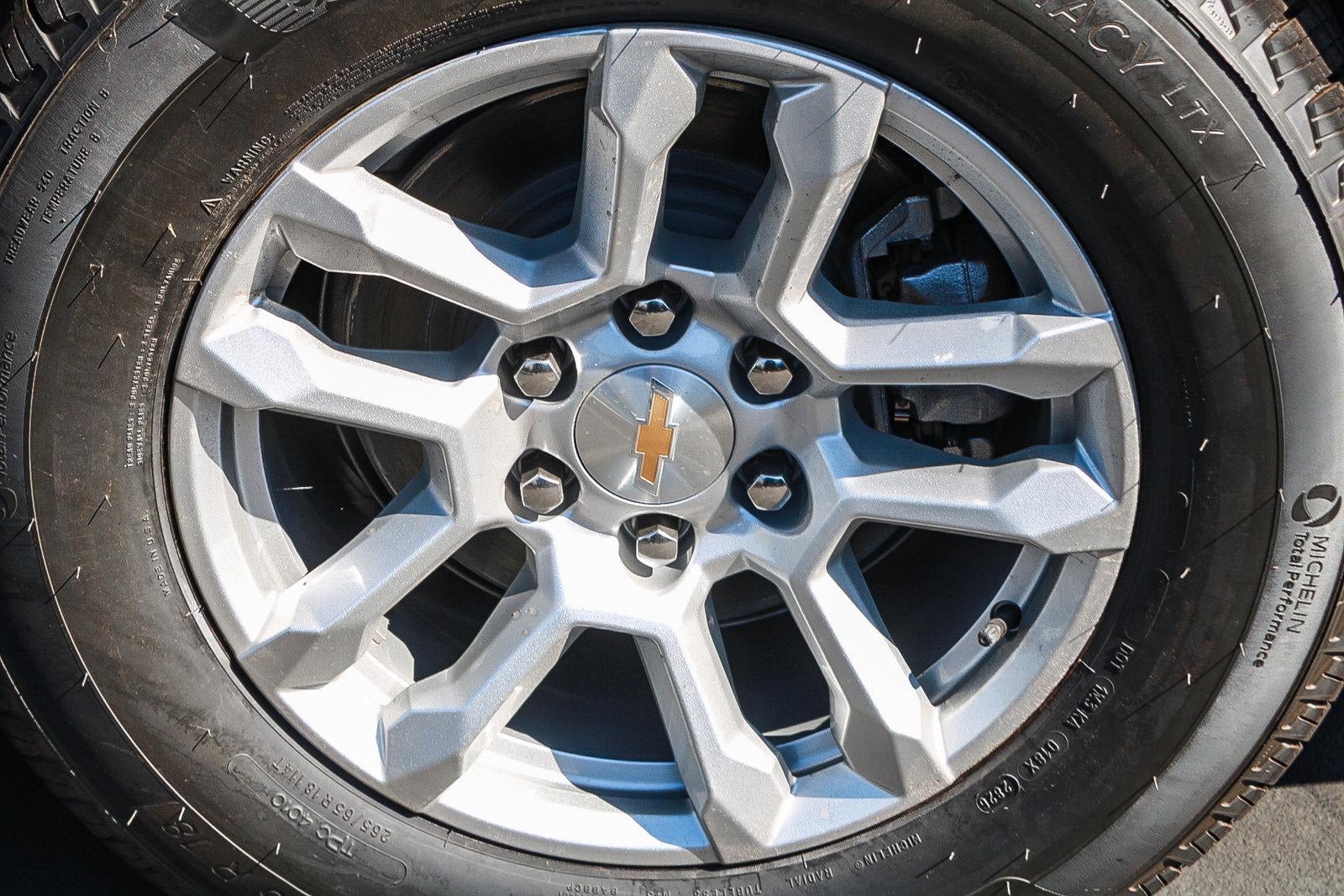 2026 Chevrolet Suburban 2WD LS