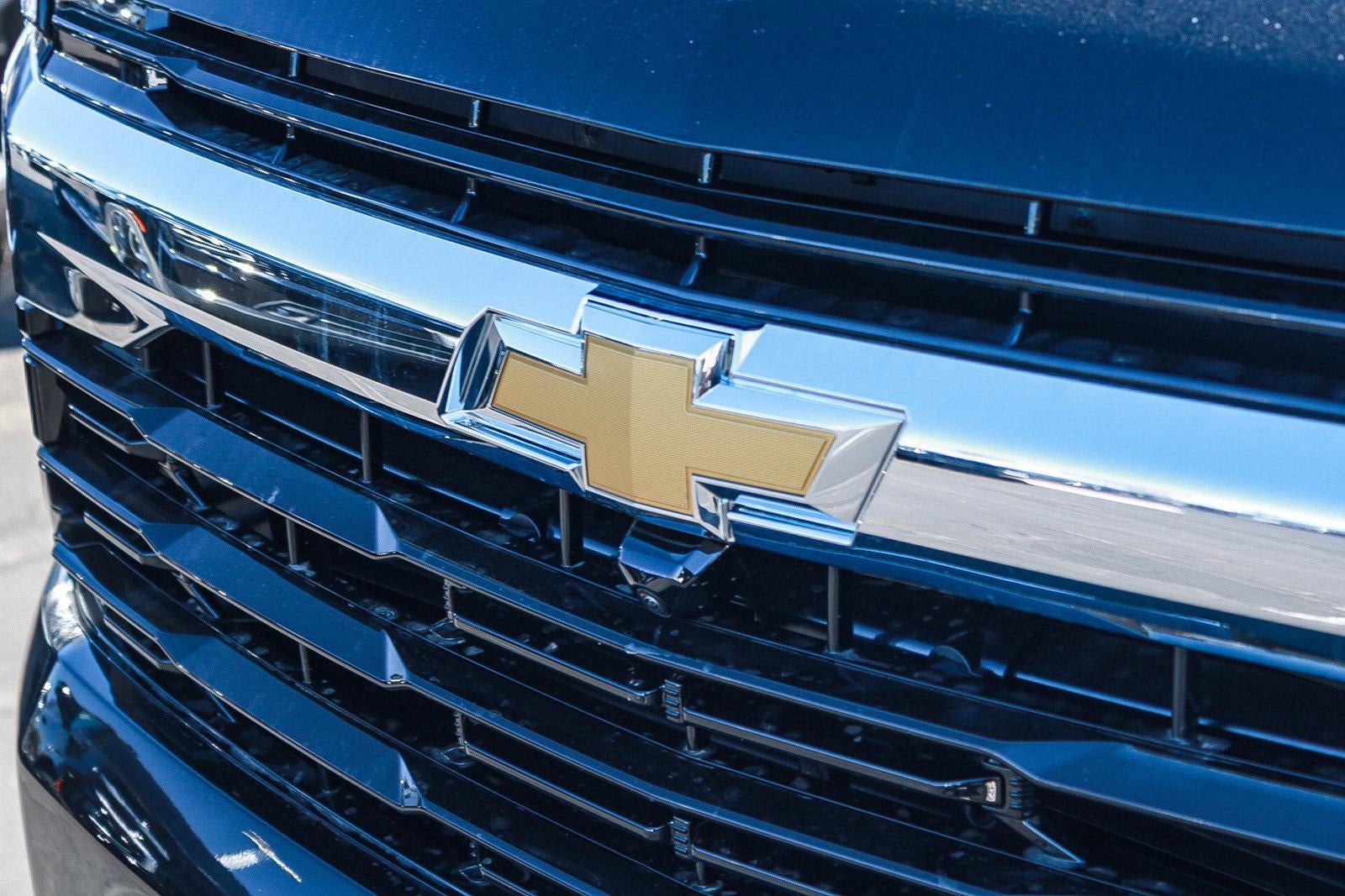 2026 Chevrolet Suburban 2WD LS