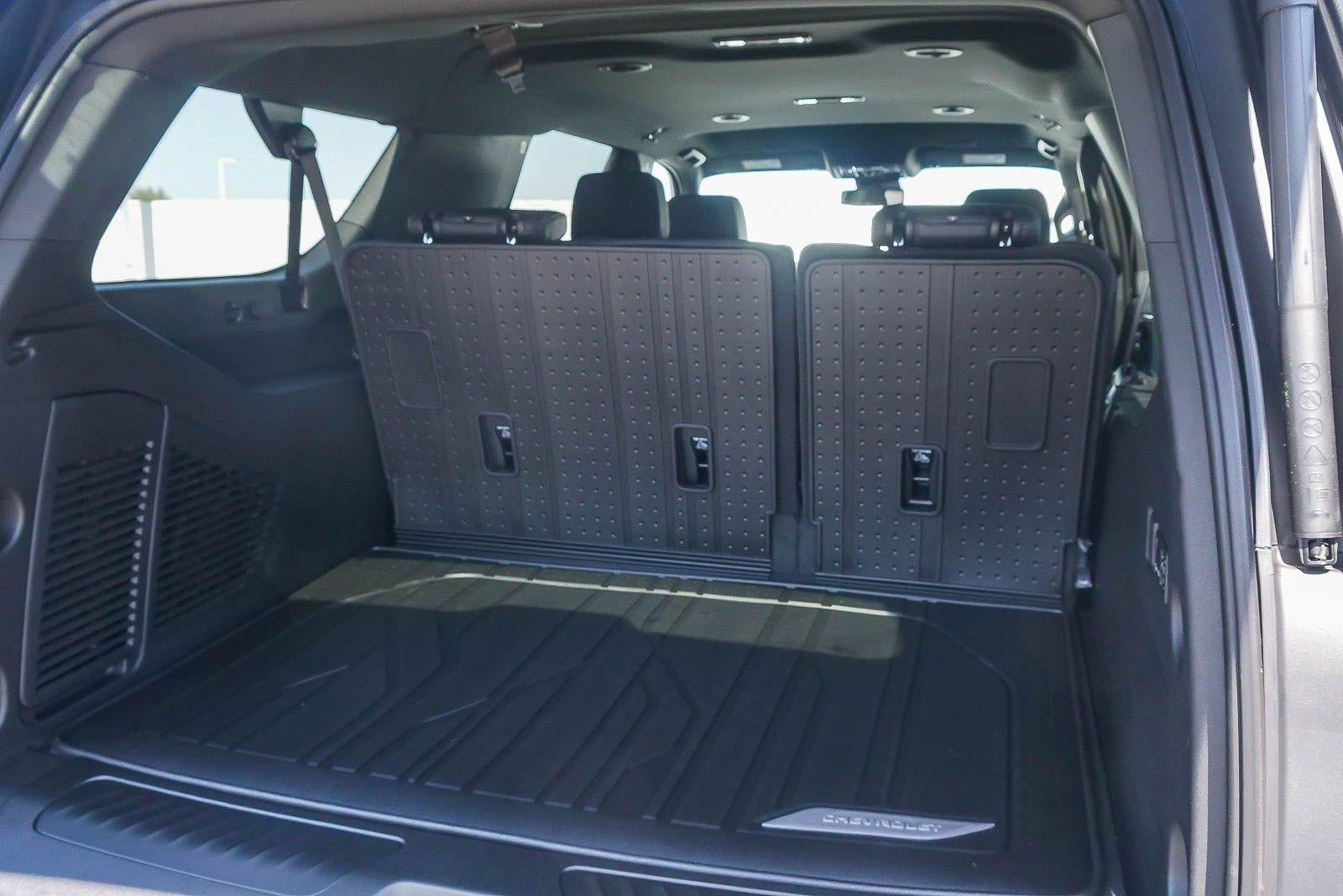 2026 Chevrolet Suburban 4WD LT