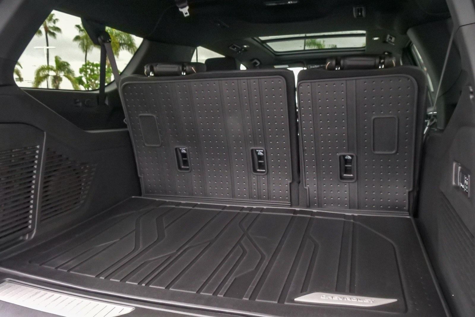 2026 Chevrolet Suburban 4WD Premier