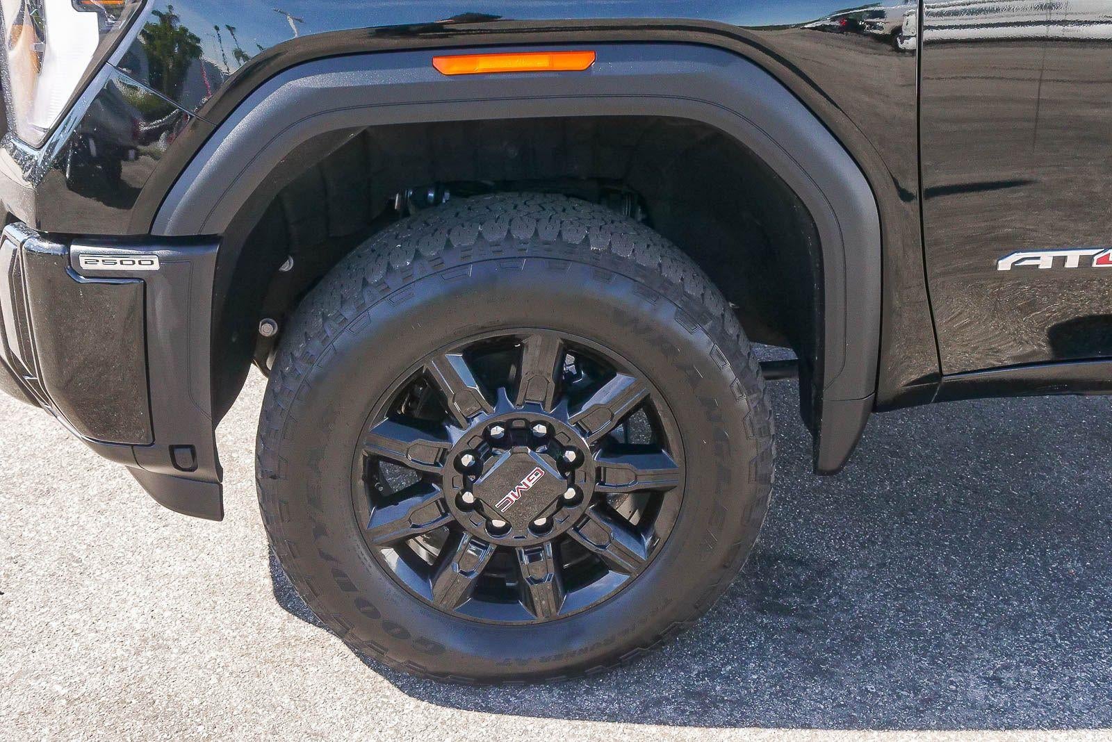 2025 GMC Sierra 2500 HD AT4