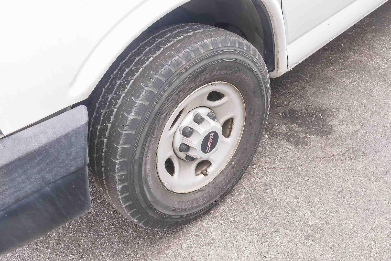 2008 GMC Savana Cargo 2500 Base