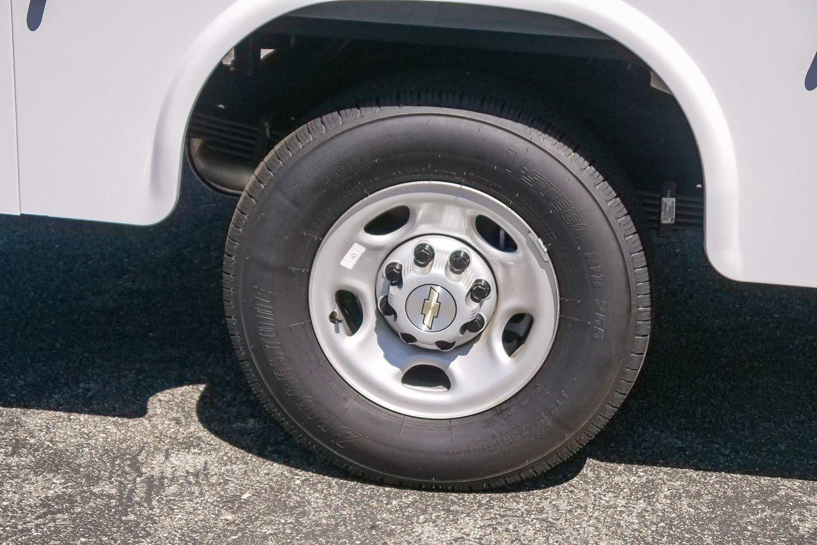 2026 Chevrolet Express Cutaway 3500 3500 Van 139"