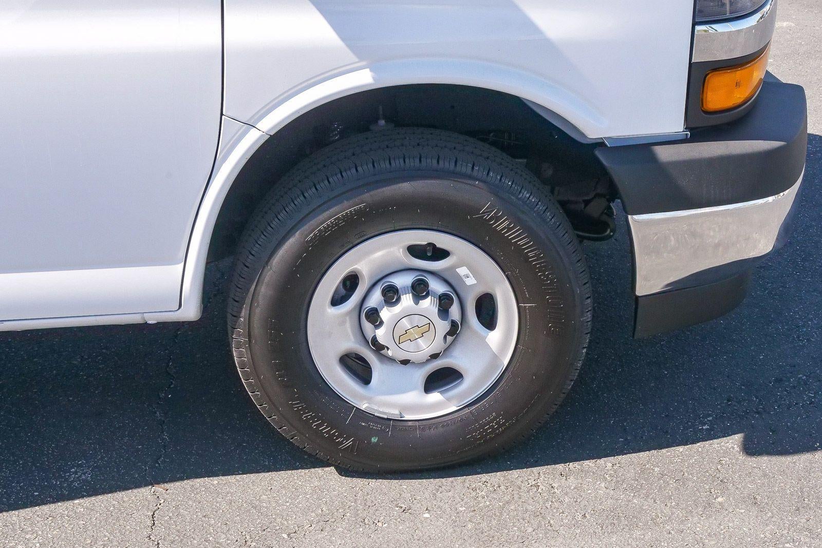 2026 Chevrolet Express Cutaway 3500 3500 Van 139"