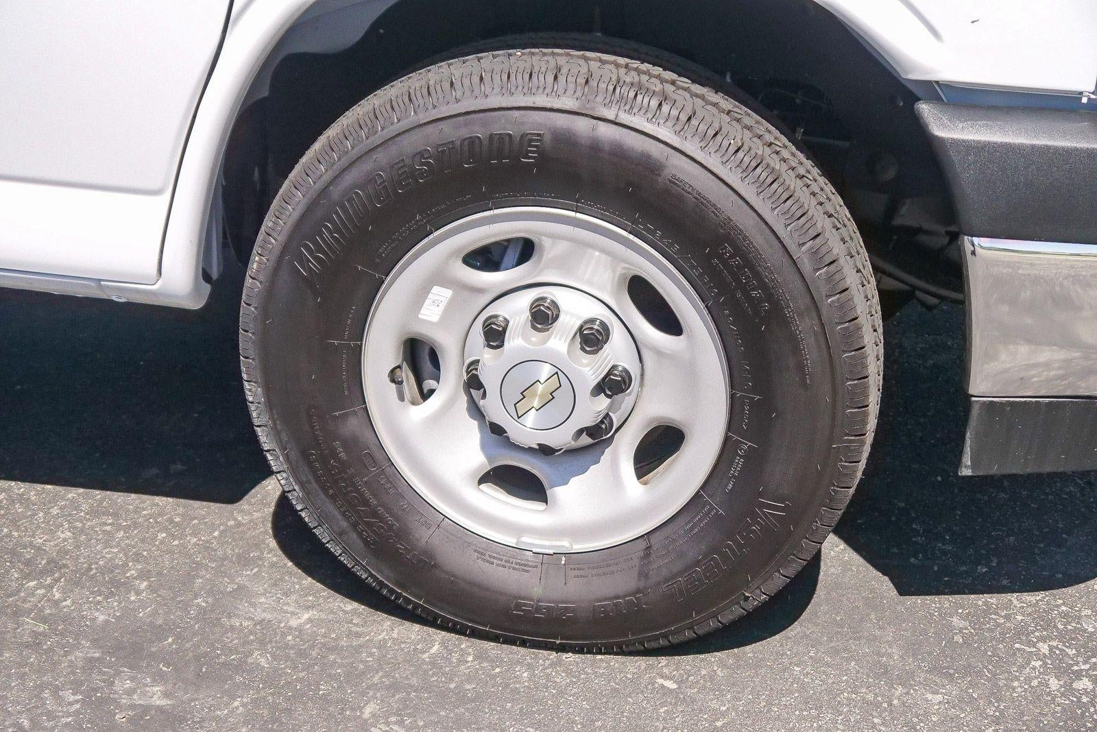 2026 Chevrolet Express Cutaway 3500 3500 Van 139"