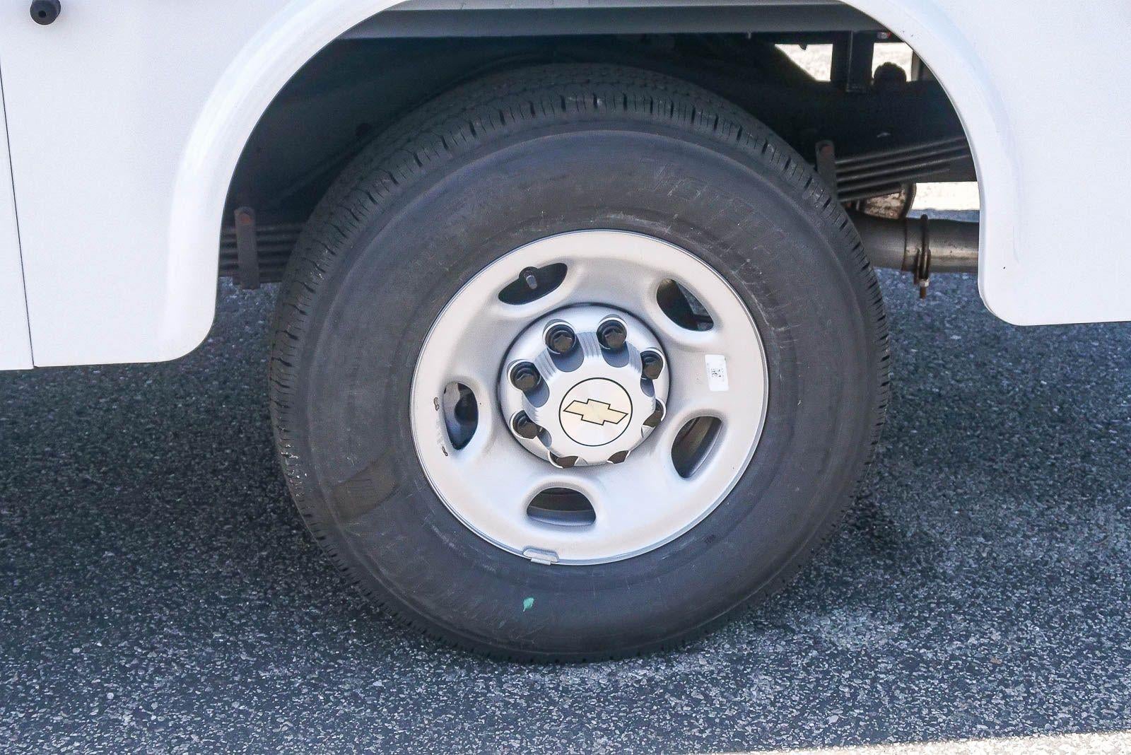 2026 Chevrolet Express Cutaway 3500 3500 Van 139"