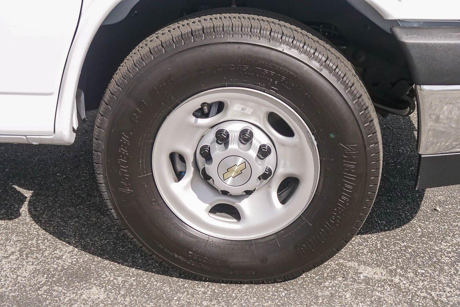 2026 Chevrolet Express Cutaway 3500 3500 Van 139"