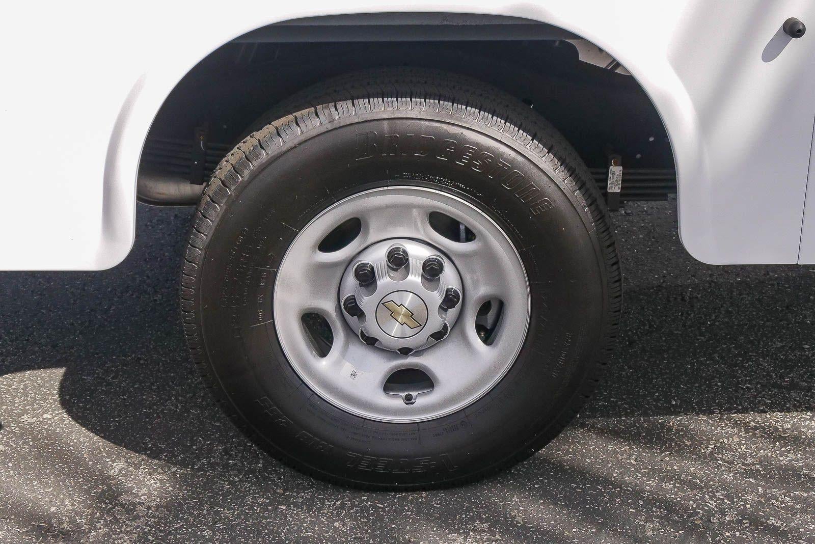 2026 Chevrolet Express Cutaway 3500 3500 Van 139"