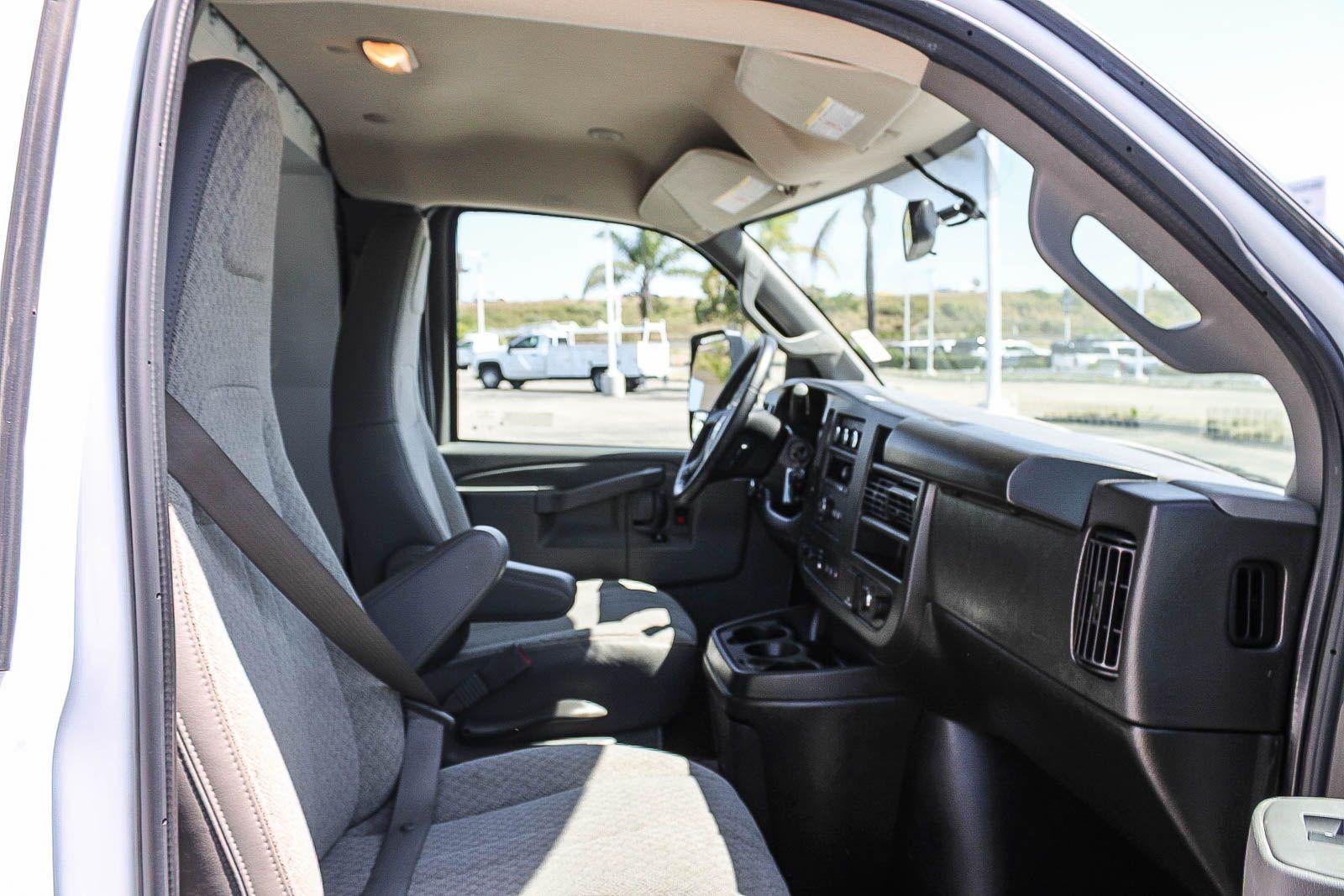 2022 Chevrolet Express Cutaway 3500 Base