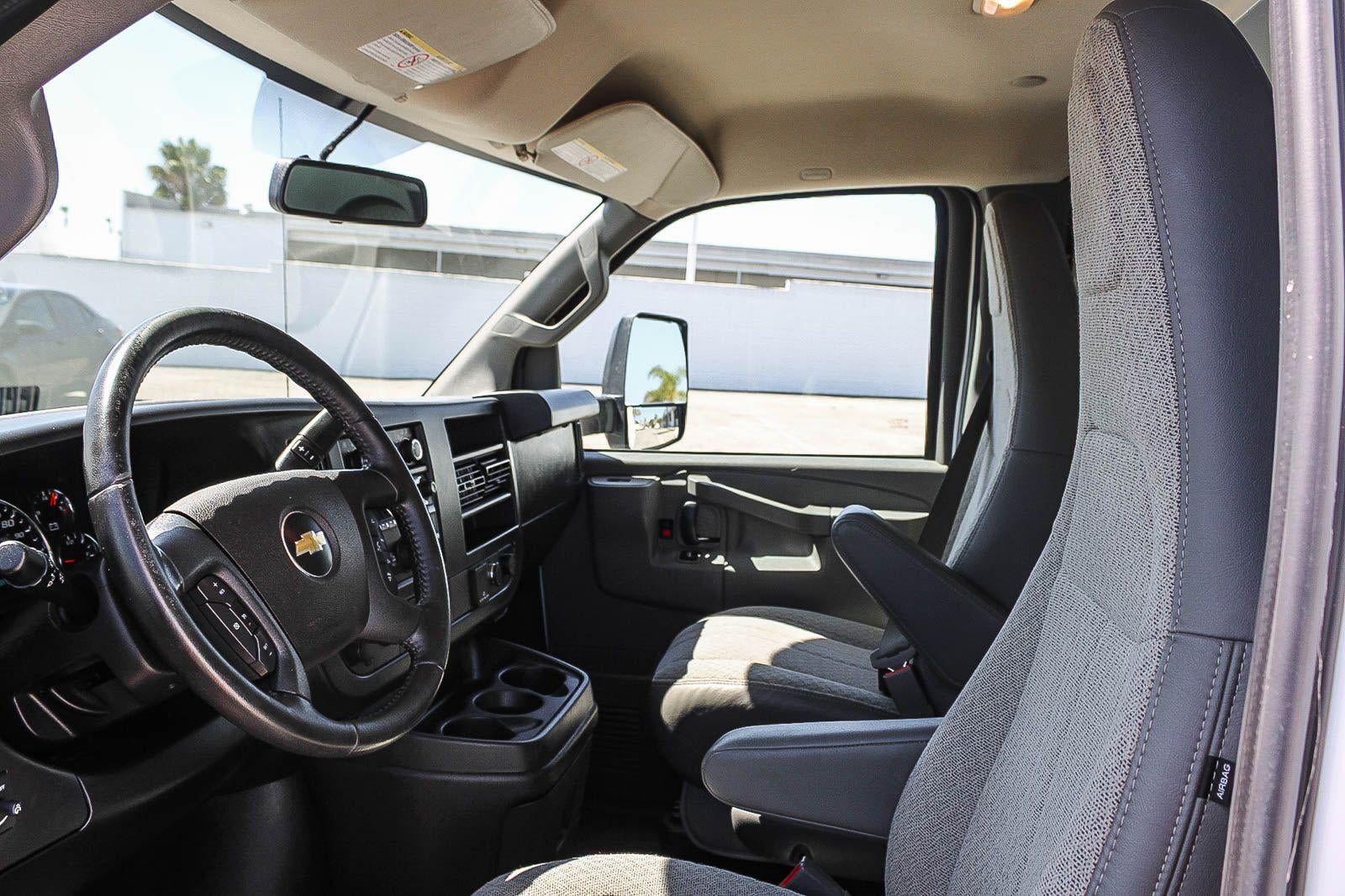 2022 Chevrolet Express Cutaway 3500 Base