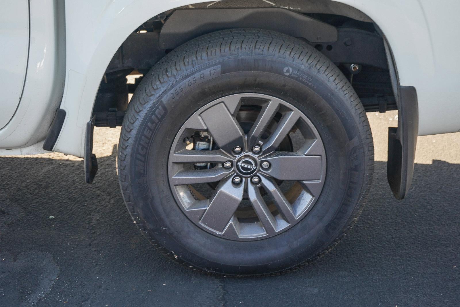 2025 Nissan Frontier SV