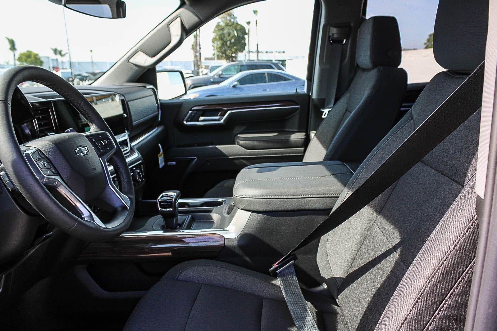 2026 Chevrolet Silverado 1500 Crew Cab Short Box 2-Wheel Drive RST